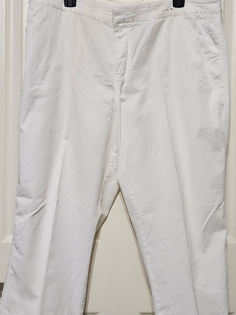 Venezia White Capris with Clean Straight Cut